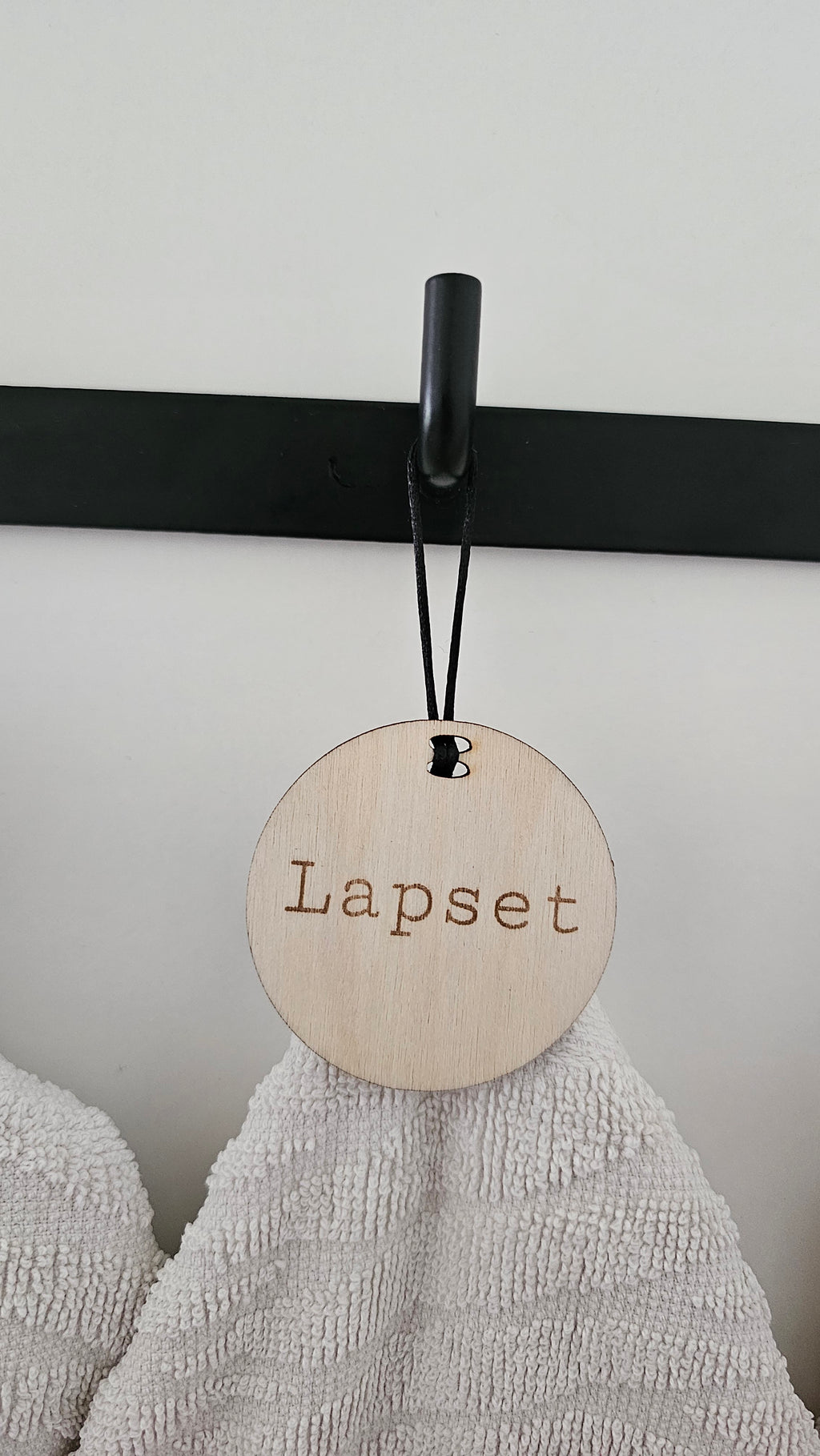 Pyyhemerkki roikkuva omalla nimellä/tekstillä