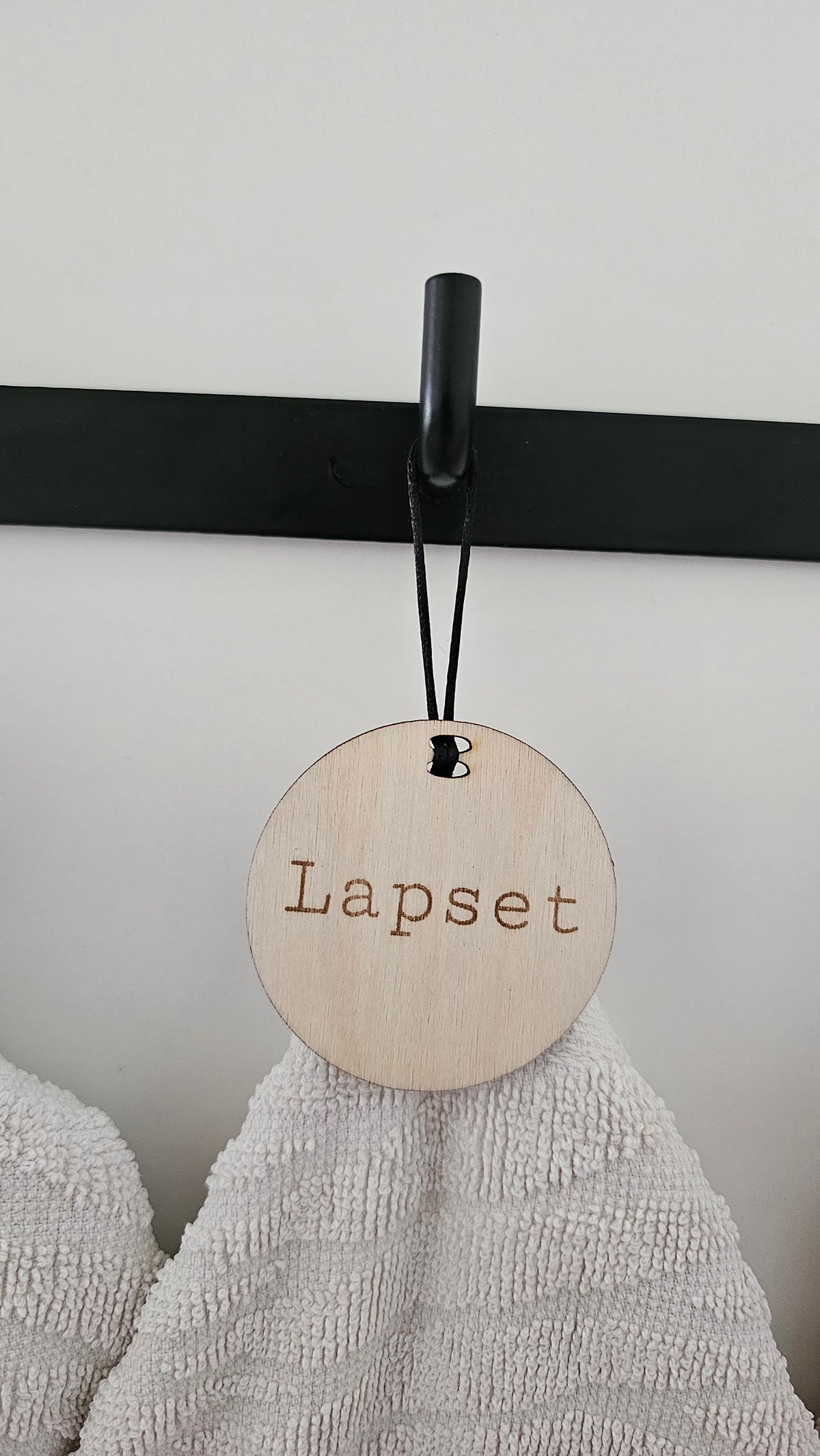 Pyyhemerkki roikkuva omalla nimellä/tekstillä