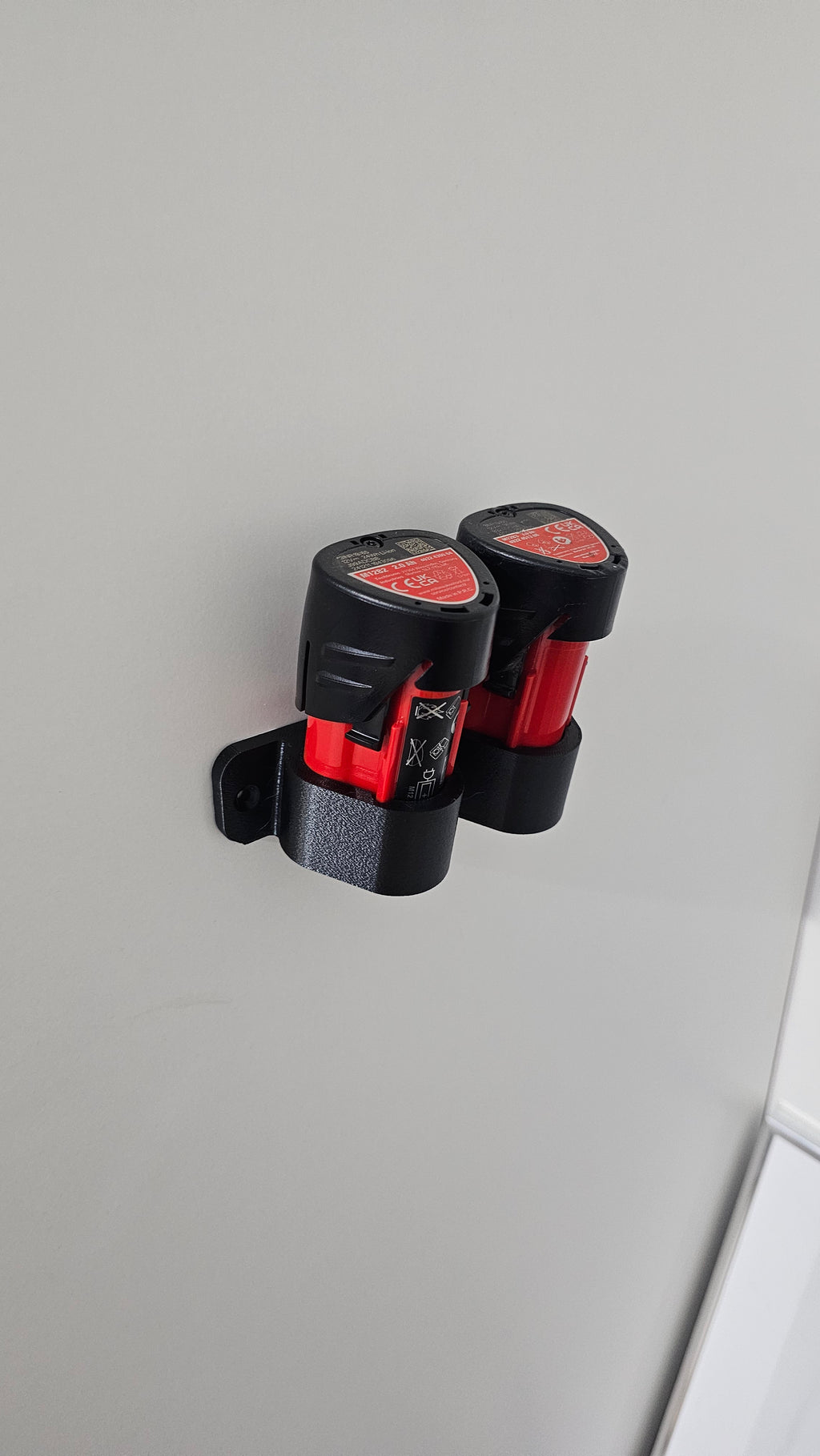 Milwaukee M12 akkuteline kahdelle akulle